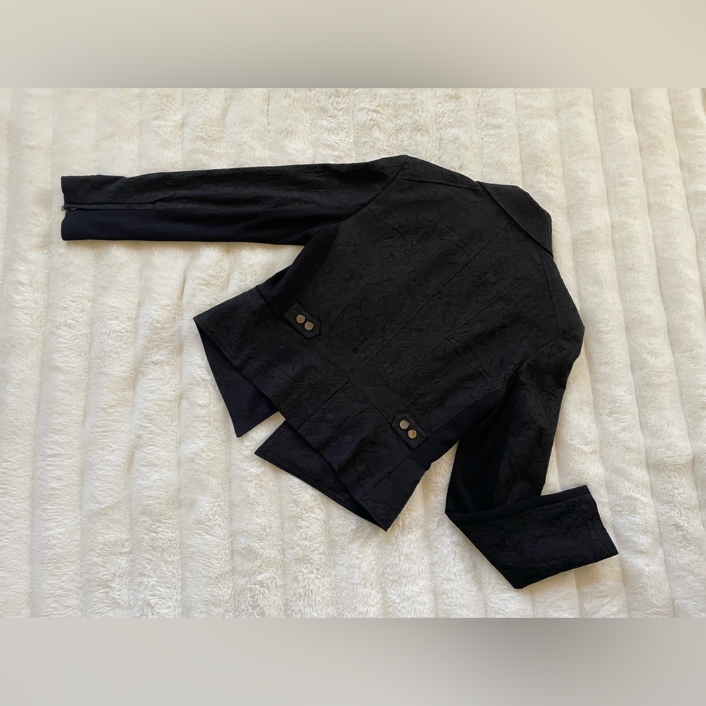 Cache Jacket. - Picture 8 of 15